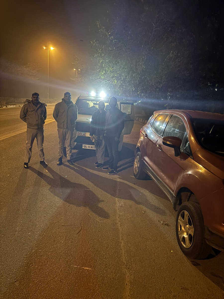 Genius_Rano's tweet photo. We had got a flat tyre in the middle of Delhi at Midnight .
Policemen at @DelhiPolice @CPDelhi @dcp_southwest from Police Station Kishangarh helped us fix the Problem finally we are going back

Now Feel Delhi Roads are very safe with Delhi Police Around -#DelhiPolice❤️Police https://t.co/NjDo3XETkn