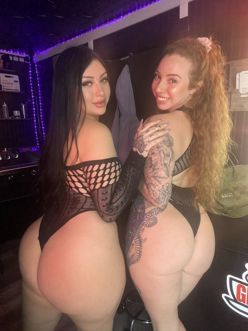 wassup, sugar tits 💕 https://t.co/vupCyxluiY