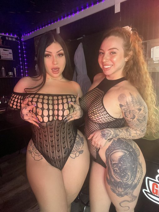 wassup, sugar tits 💕 https://t.co/vupCyxluiY
