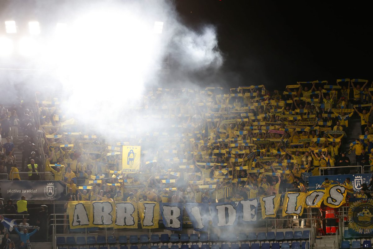 HectorUDLP85's tweet photo. Bueno. Derby sin sentido y jugadores que no pusieron esos huevos que debían poner siendo un derby. 
El pasado pasado está y ahora a enfocar nuestro objetivo en la permanencia, que te pones a mirar la tabla y piensas... Pues no sé está tan mal aqui 💙💛.

A por todas amarillos 💛 https://t.co/1tKcpZ1TuS