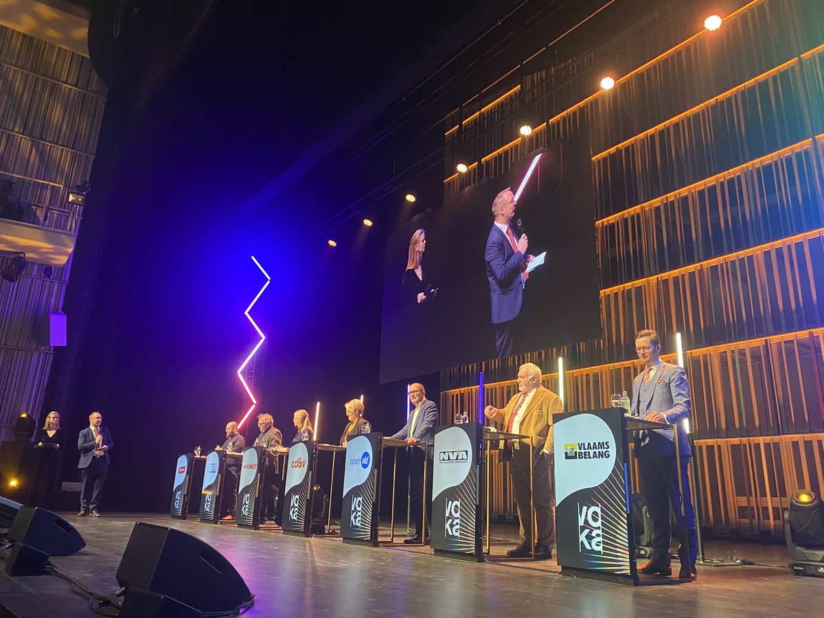 That time of the year again🥂 Nieuwjaarsreceptie van <a href="/VokaWVL/">Voka West-Vlaanderen</a> met het eerste politieke debat. 
Nu Ondernemen Voor Morgen!’ is de boodschap, ‘Nu Hervormen voor Morgen!’ de opdracht 💪#daaromvoka
