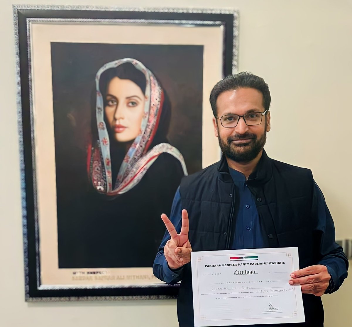 sikandarupdat's tweet photo. Alhamdulillah Election Ticket #PS71 Jamshoro Receive @FaryalTalpurPk Bilawal House Karachi.
@drsikandarshoro @MediaCellPPP @BBhuttoZardari @AAliZardari https://t.co/DELX96pkgG
