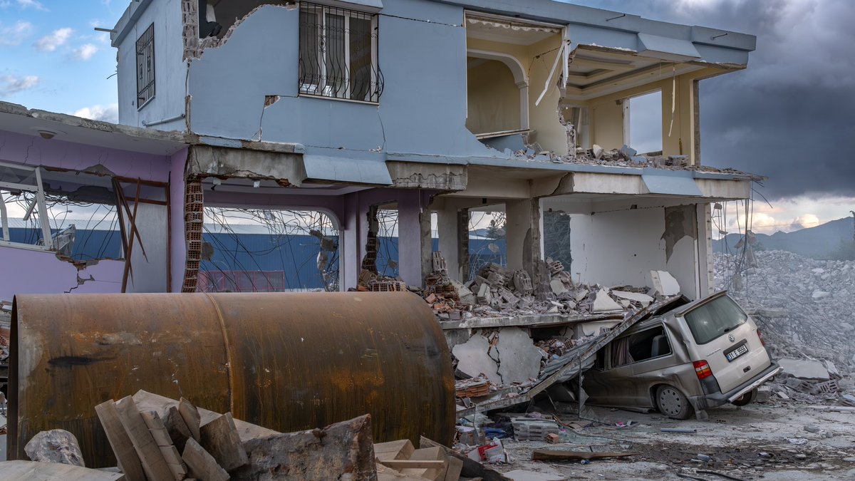 Depremin yıl dönümün de Antakya fotoğrafları, İstanbul/ Karaköy Kurşunlu han da Arthan galeride sergilenecektir. Baskılar için destek veren arkadaşlara teşekkür ederim. Ayrıca hala desteğe ihtiyacım var. Baskı fiyatları uçmuş. İlgilenirseniz sevinirim🙏🏻