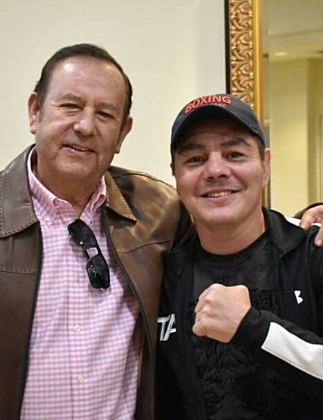 Con mi buen amigo y campeón <a href="/TraviesoArce/">Jorge Arce</a> #AarónIrízar