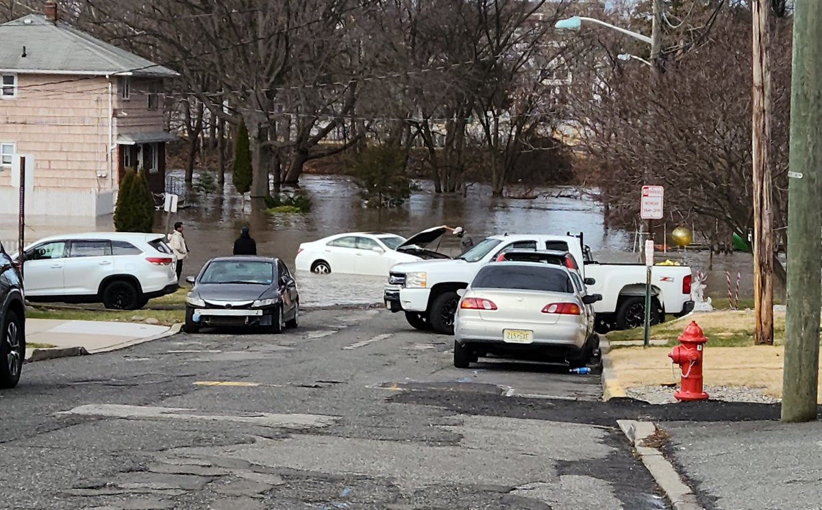 NJRedCross's tweet photo. Our disaster teams are out in communities affected by last night's storm, staffing reception centers, providing comfort & meals to those displaced as they wait anxiously for rivers to recede, and also monitoring where Red Cross services may be needed.
#NJStorm #Flood #NJFlood https://t.co/vj8o5Enj32