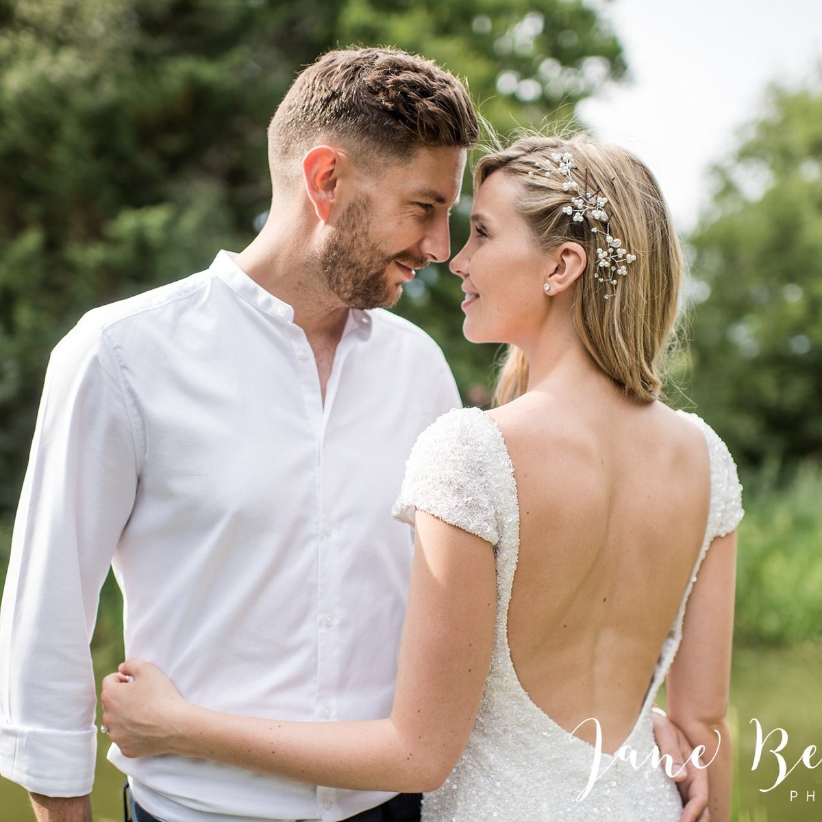 With over 10 years of experience in the wedding industry and portfolio filled with brides all across the globe, ask Eliza about stunning accessories and bridal bouquets today for your 2024 wedding bespokevintagecastle.com
