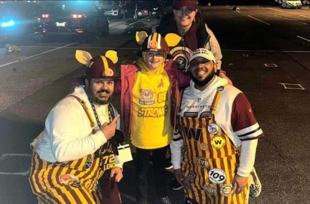 HogfarmerChris's tweet image. I get asked all the time how/why im so positive about the Washington @Commanders. 

This is a reason. We've created something special beyond the game of football, impacting the lives of some many. 

It's bigger than football &amp;amp; wins &amp;amp; loses. The future is bright. ❤️🎗

#HTTC