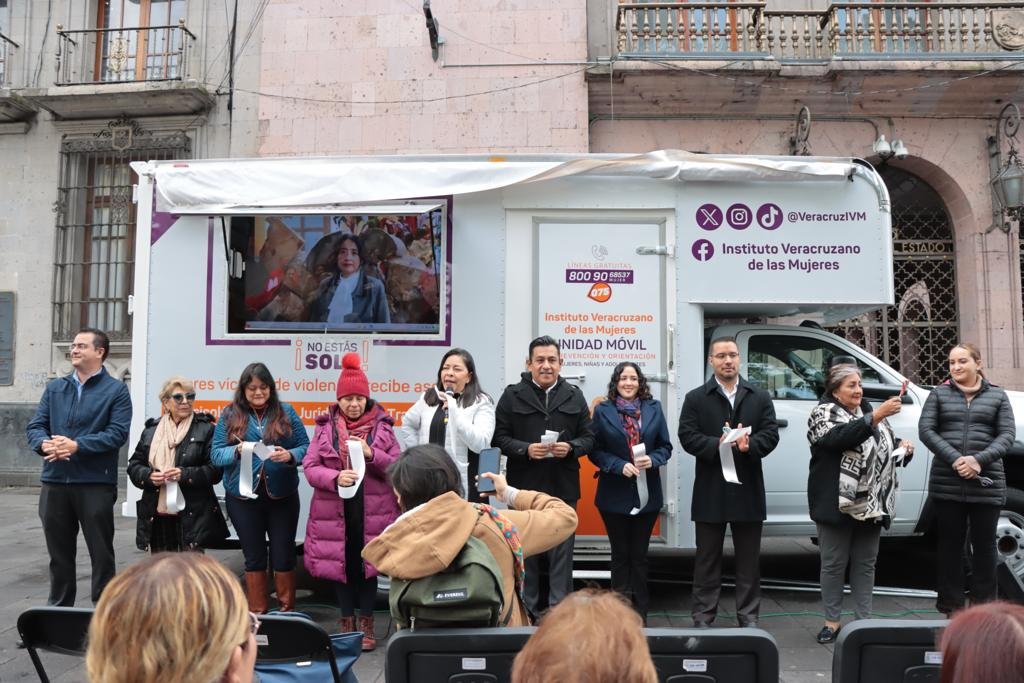 subjyal's tweet photo. En representación del gobernador @CuitlahuacGJ y del Encargado de Despacho de la @SEGOBVeracruz, Carlos Juárez Gil, el @subjyal @israel_roldan, presidió la inauguración de la unidad móvil de atención psicológica, jurídica y de trabajo del @VeracruzIVM #VeracruzMeLlenaDeOrgullo https://t.co/oR5f3Rx4pi