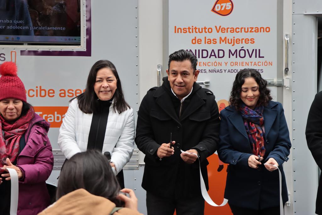 subjyal's tweet photo. En representación del gobernador @CuitlahuacGJ y del Encargado de Despacho de la @SEGOBVeracruz, Carlos Juárez Gil, el @subjyal @israel_roldan, presidió la inauguración de la unidad móvil de atención psicológica, jurídica y de trabajo del @VeracruzIVM #VeracruzMeLlenaDeOrgullo https://t.co/oR5f3Rx4pi