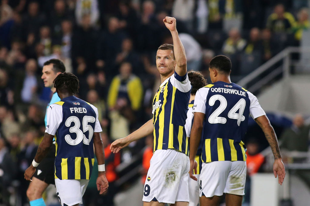 UEFA.com DE (@uefacom_de) on Twitter photo 🔝 Tabellenführung untermauert!
#Fenerbahce siegt bei #FBvKON mit 7:1
⚽️⚽️⚽️ <a href="/EdDzeko/">Edin Džeko</a> ❗️ 🔝 Tabellenführung untermauert!
#Fenerbahce siegt bei #FBvKON mit 7:1
⚽️⚽️⚽️ <a href="/EdDzeko/">Edin Džeko</a> ❗️