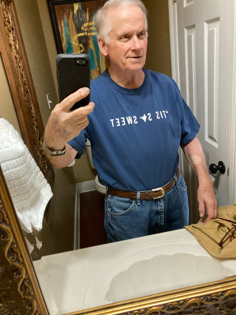parTAY97's tweet photo. New papa mirror pic just dropped https://t.co/G865yVzC18
