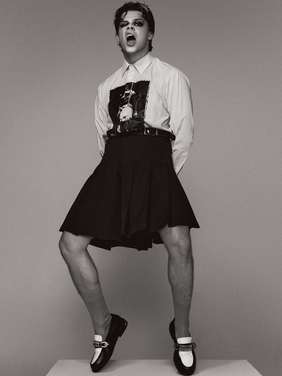 yungblud's tweet photo. on cover of icon magazine… grazie🖤🇮🇹☠️🖤 spilled a couple secrets about what’s next 👀 you might av to translate it from Italian tho … luv xx https://t.co/Dx8A5px9zw