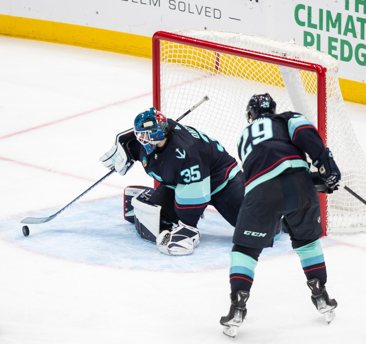 CirclingSports's tweet photo. Did you know RETWEETS count DOUBLE as votes for #NHLAllStar voting today?

Joey Daccord #NHLAllStarVote 
Joey Daccord #NHLAllStarVote 
Vince Dunn #NHLAllStarVote 
Vince Dunn #NHLAllStarVote 

Photo by @RioGiancarlo 

#SeaKraken https://t.co/rw1rlUN5iX