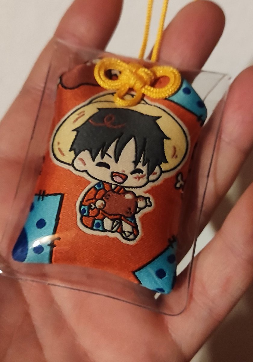 Wildblumenwind's tweet image. Hallo Bubble.
Weiß jemand wer der Künstler von diesem süßen Omamori ist? Hab es 2023 auf der Polaris gekauft aber find leider die Künstlerin nicht mehr. 
#onepiece #polariscon @PolarisCon_