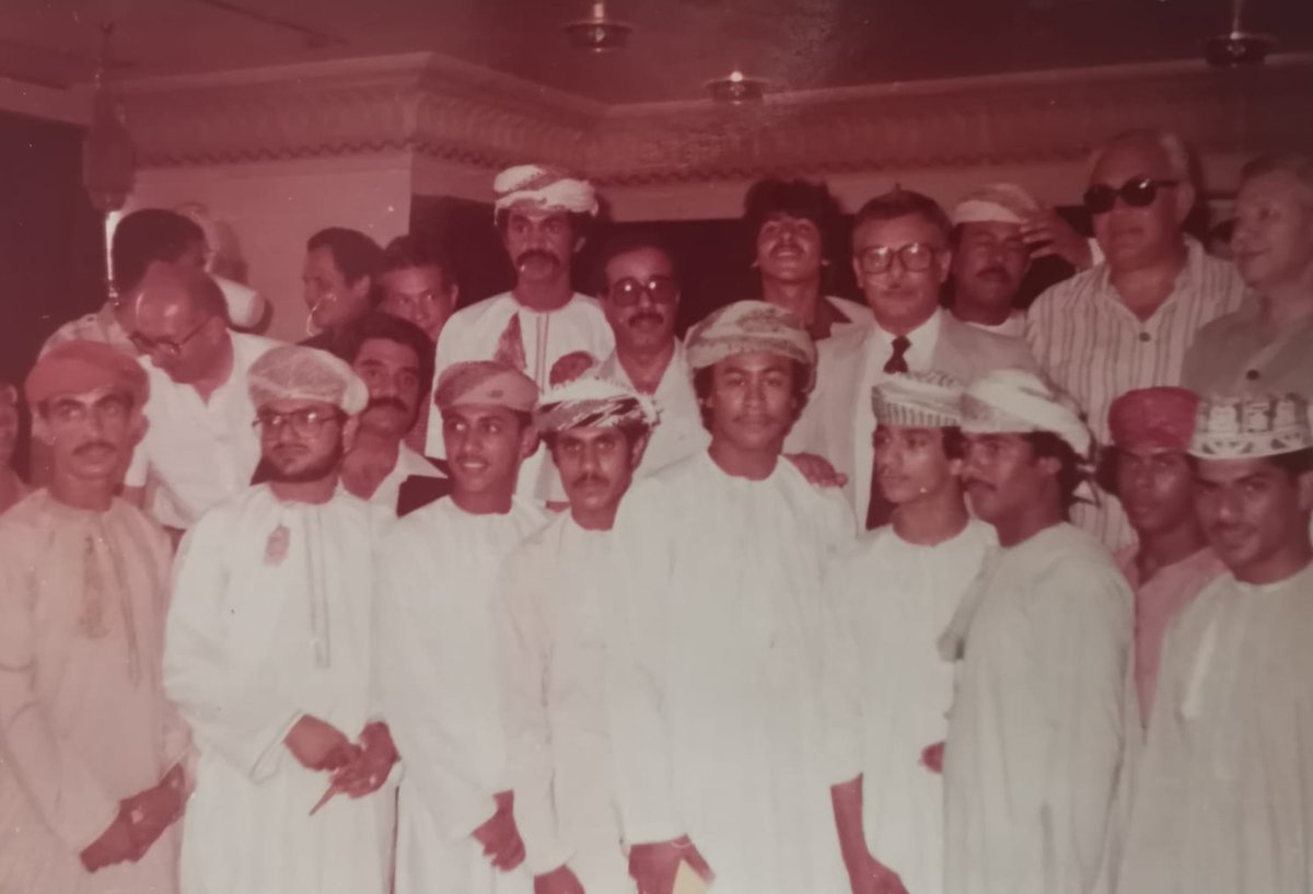 دفتر مذيع

القاهرة 1982  (2)

بقلم: محمد المرجبي
جريدة عُمان. عدد الخميس 11 يناير 2024م:

omandaily.om/article/1151056

أكمل اليوم ذكريات أول سفر للخارج، والذي كان للقاهرة في دورة تدريبية.. 
أشعر أحيانا أن السفر في ذلك الزمن كان أقل ضغطا في بعض الحالات، لأنه بلا هواتف محمولة، لا ذكية