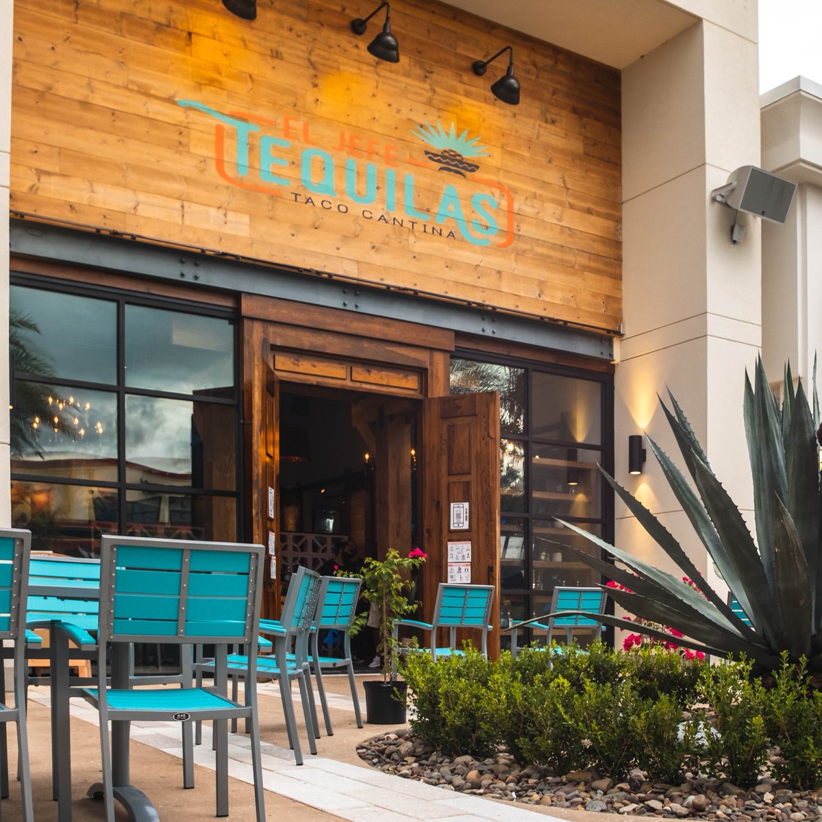 Burgers or Tacos? Enjoy delicious dining options like Ford's Garage and El Jefe Tequilas Taco Cantina right here at the Promenade. 

#ItAllHappensHere