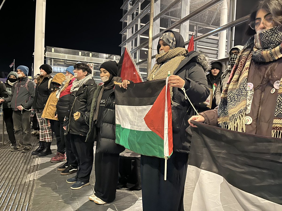 BLMCardiff's tweet photo. The anti-boycott bill is about stopping public institutions from ethically choosing where they wish to invest. And it is about silencing those public institutions and any criticism of Israel they have. 🤐

We will not be silenced. 📣 https://t.co/F4M6Pq8JE9