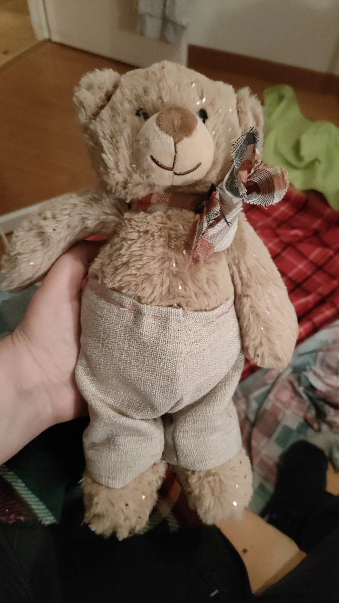 FandomInAMess's tweet image. I am very sad about yesterday's announcement on #OFMDSeason3 😭
So, I'm making myself a Lucius teddy bear ❤️‍🩹

#luciusspriggs #ofmdcreation