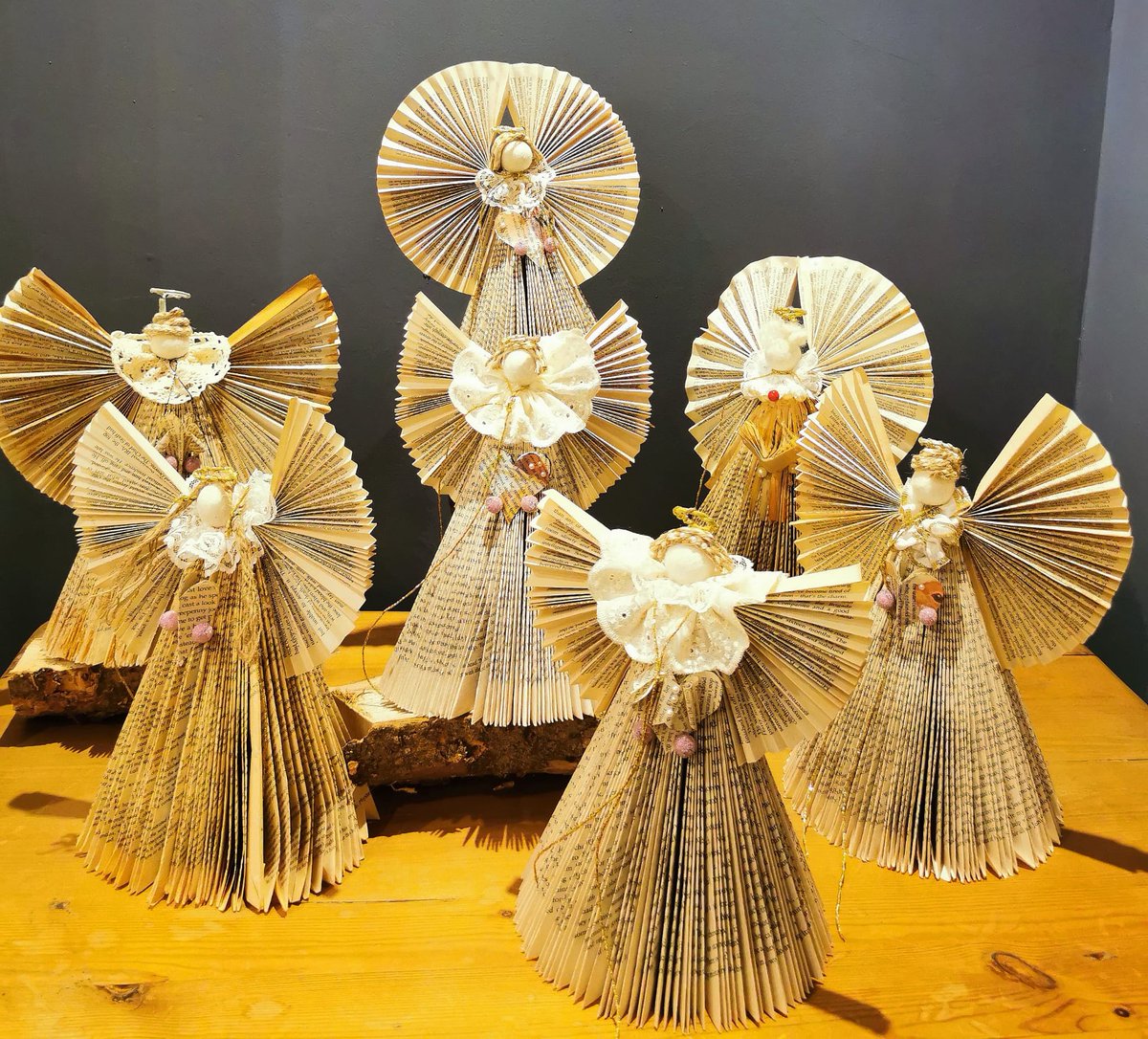BwayMuseumUK's tweet image. Join us at the Museum on 18th Jan, 1:30pm for Hand Folded Book/Textile Art Sculpture with Marilin Delorenzi! 
Create paper folded Angels from old books, learn intricate details, and take home newfound skills! 

Book your spot: broadwaymuseum.org.uk/product/hand-f…
#PaperMagic #CraftingWorkshop