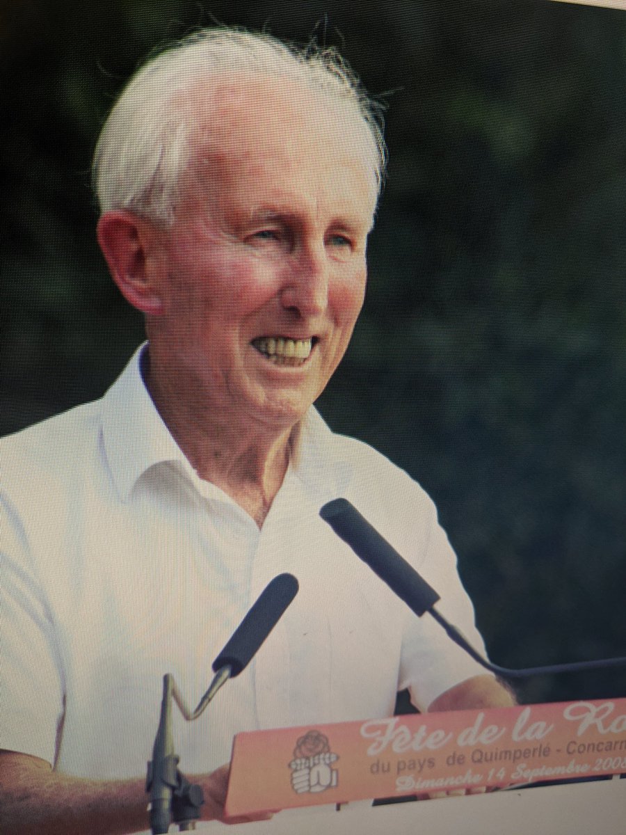 #louislepensec  nous a quitté. Pour ma génération, il était avec C. Josselin et E. Hervé ceux qui avaient fait passer la Bretagne  à gauche. Il était mon voisin géographique.  De la mer a l'agriculture en passant par les Dom Tom, il était l'homme des réconciliations.