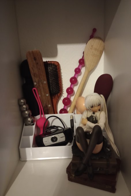 Who's got the cutest little work station? 🙋&zwj;♀️  Who has to instantly cover it with a blankie when someone<a href="/tag/adult"class="tags"><span>#adult</span></a><a href="/tag/camgirl"class="tags"><span>#camgirl</span></a><a href="/tag/nsfw"class="tags"><span>#nsfw</span></a><a href="/tag/amateurporn"class="tags"><span>#amateurporn</span></a><a href="/tag/slutsoftw"class="tags"><span>#slutsoftw</span></a>