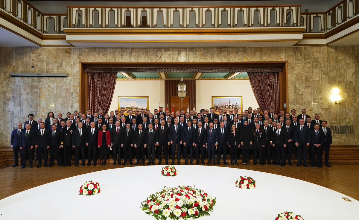 sefikaygol's tweet photo. Sn Cumhurbaşkanımızın ev sahipliği ve himayelerinde  İçişleri Bakanımızın Sn Ali Yerlikaya’nın koordinasyonunda 10 Ocak İdareciler Günü münasebetiyle, 

📌Cumhurbaşkan Yardımcımız Sn Cevdet Yılmaz’ın açılış konuşmaları

📌 12 Sayın Bakanımızın sunumları 

📌  Meclis Başkanımız Sayın Numan kurtulmuş’un kabulleri

📌  İçişleri Bakanlığımızın 13 tane biriminin güvenlik ve asayiş ile ilgili sunumlara

📌 Sayın cumhurbaşkanımız Recep Tayyip Erdoğanı’ın kabulleri programlarını 

İhtiva eden 9-10 Ocak tarihlerinde 81 il valisinin katılımıyla Valiler Toplantısına katılım gösterdik.