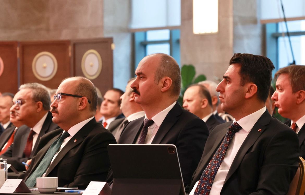 Sn Cumhurbaşkanımızın ev sahipliği ve himayelerinde  İçişleri Bakanımızın Sn Ali Yerlikaya’nın koordinasyonunda 10 Ocak İdareciler Günü münasebetiyle, 

📌Cumhurbaşkan Yardımcımız Sn Cevdet Yılmaz’ın açılış konuşmaları

📌 12 Sayın Bakanımızın sunumları 

📌  Meclis Başkanımız