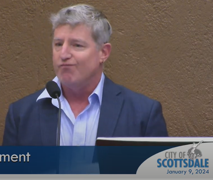ScottsdaleVoter's tweet photo. Jason Alexander, who's been called an agitator and who violated Arizona campaign finance law, last night recites to the Scottsdale City Council bizarre parable of "yo yo diets" 🪀 https://t.co/wRBkKKT4it