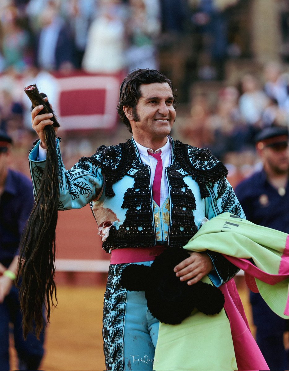 #MorantePremioMedalladeOroalMeritodelasBellasArtes 

📸<a href="/TQuifes/">Tomás Quifes</a>