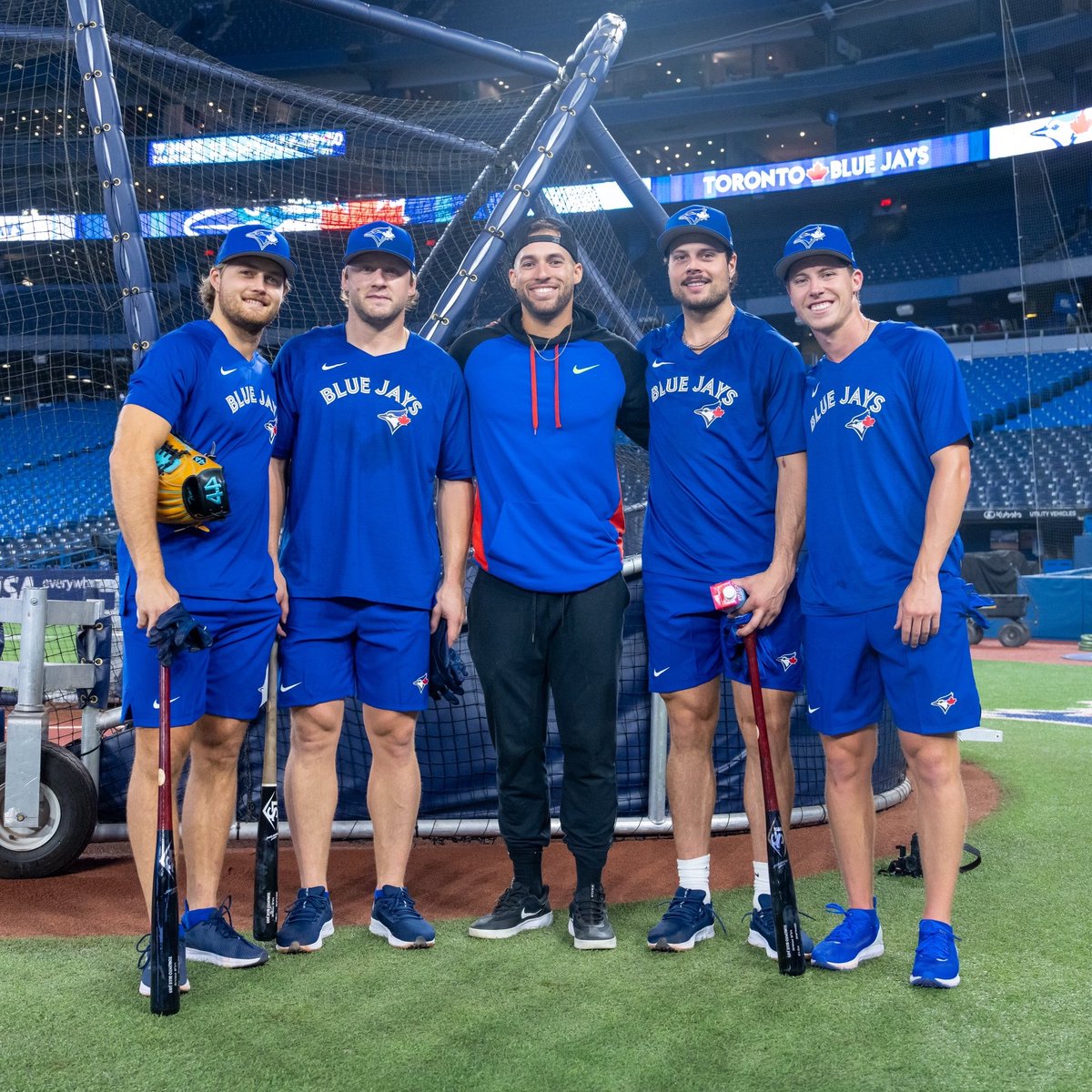 Hey <a href="/BlueJays/">Toronto Blue Jays</a> 👋🏻 Would you like to help the buds take over the ASG at home? 😊
1 RT = 2 Votes ⭐
#NHLAllStarVote  Morgan Rielly
#NHLAllStarVote Mitchell Marner
#NHLAllStarVote William Nylander 
#NHLAllStarVote John Tavares
