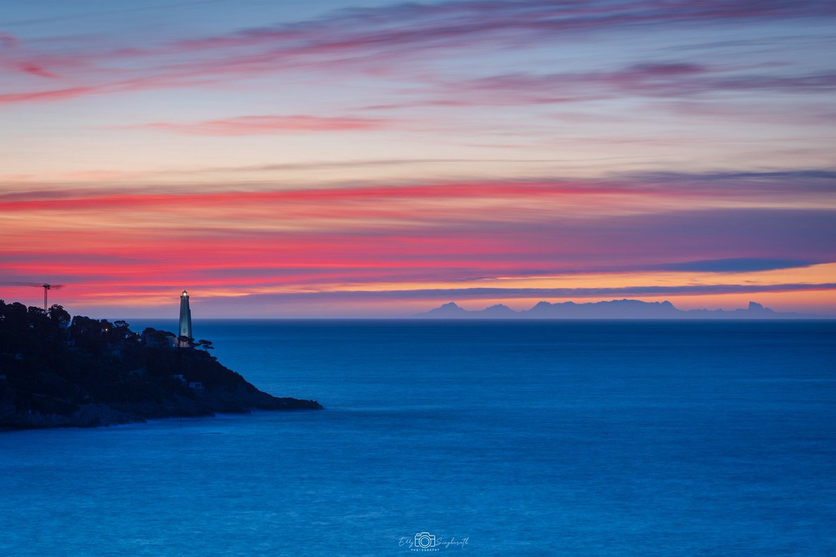 'Pour que l'amitié tienne, qu'une main aille et l'autre vienne.'

- Proverbe Corse -

#CotedAzurFrance #ILoveNice #ExploreNiceCotedAzur #DirectMétéo #Nice06 #FrenchRiviera #Photography #Landscapes #Sunrise #MétéoFrance  #Corse