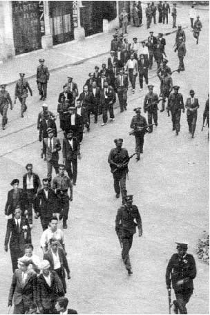 L’1 d’abril de 1931 les veïnes de Barcelona iniciaven una vaga de lloguers.

La protesta, contra els abusos dels propietaris i l'augment de preus injustificat, s'allargaria gairebé 8 mesos amb un seguiment massiu de prop de 100.000 famílies negant-se a pagar els arrendaments

Fil