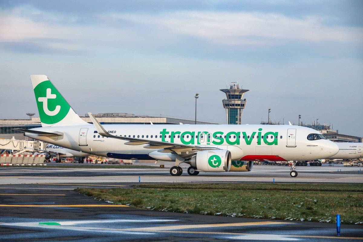 jucoutard's tweet photo. Cette entrée dans la flotte de @transaviaFR d'un avion doté de technologies de pointe est un acte fort. C'est pour Paris-#Orly un levier supplémentaire pour atteindre nos objectifs environnementaux de transformation de notre modèle aéroportuaire. https://t.co/0MEWT6QgQT