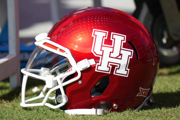 NEWS: Georgia transfer WR Mekhi Mews has committed to Houston‼️

Mews had 13 catches for 155 yards this season and a 69-yard punt return for a touchdown.

on3.com/news/georgia-w…