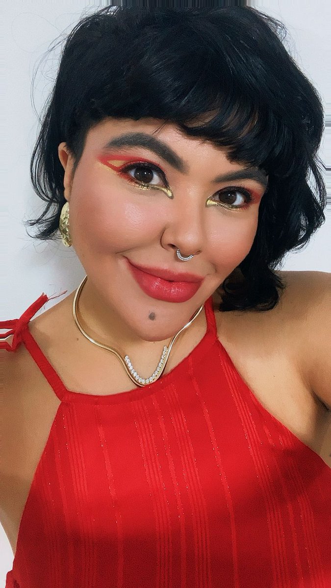 Janeiro 2023 e Janeiro 2024 para mostrar que amo loiro mas que quebra o cabelo haha