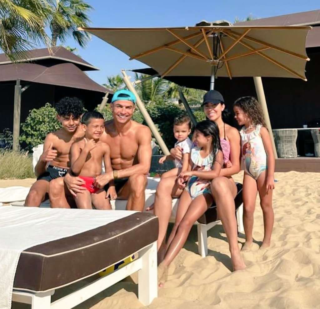 Making memories that will last a lifetime with the ones who matter most. Family holiday bliss! 🌟 #CreatingMemories #familytime #CristianoRonaldo #Ronaldo #CR7 #wednesdaythought #Georgia