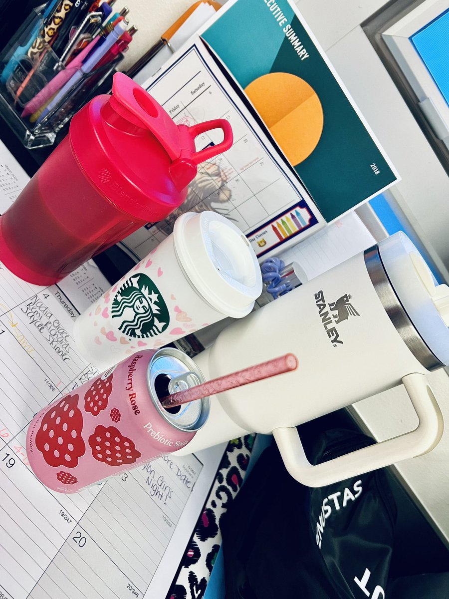 Queen___KB's tweet photo. I am a liquid girly WHOLE-heartedly😂 https://t.co/iy0RLGJVe2