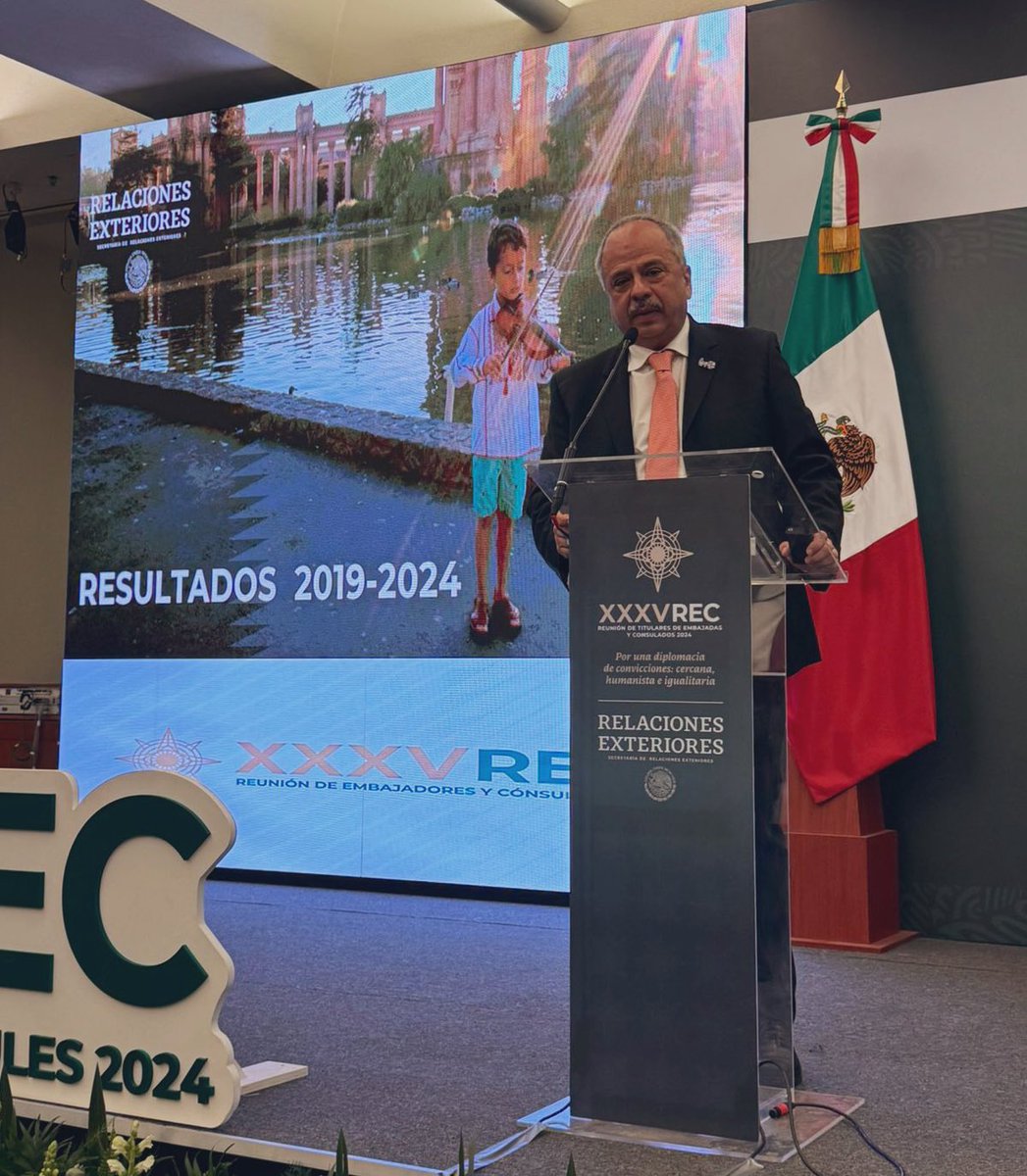 luisgure's tweet photo. Presentamos a canciller @aliciabarcena y titulares de embajadas y consulados @SRE_mx un resumen de logros, prioridades y retos @IME_SRE para atención de comunidades mexicanas. Un gusto compartir panel con los titulares de la trípode consular @vcalva y @jaime_vbt en la #REC2024 !! https://t.co/JpK1ENTC7G