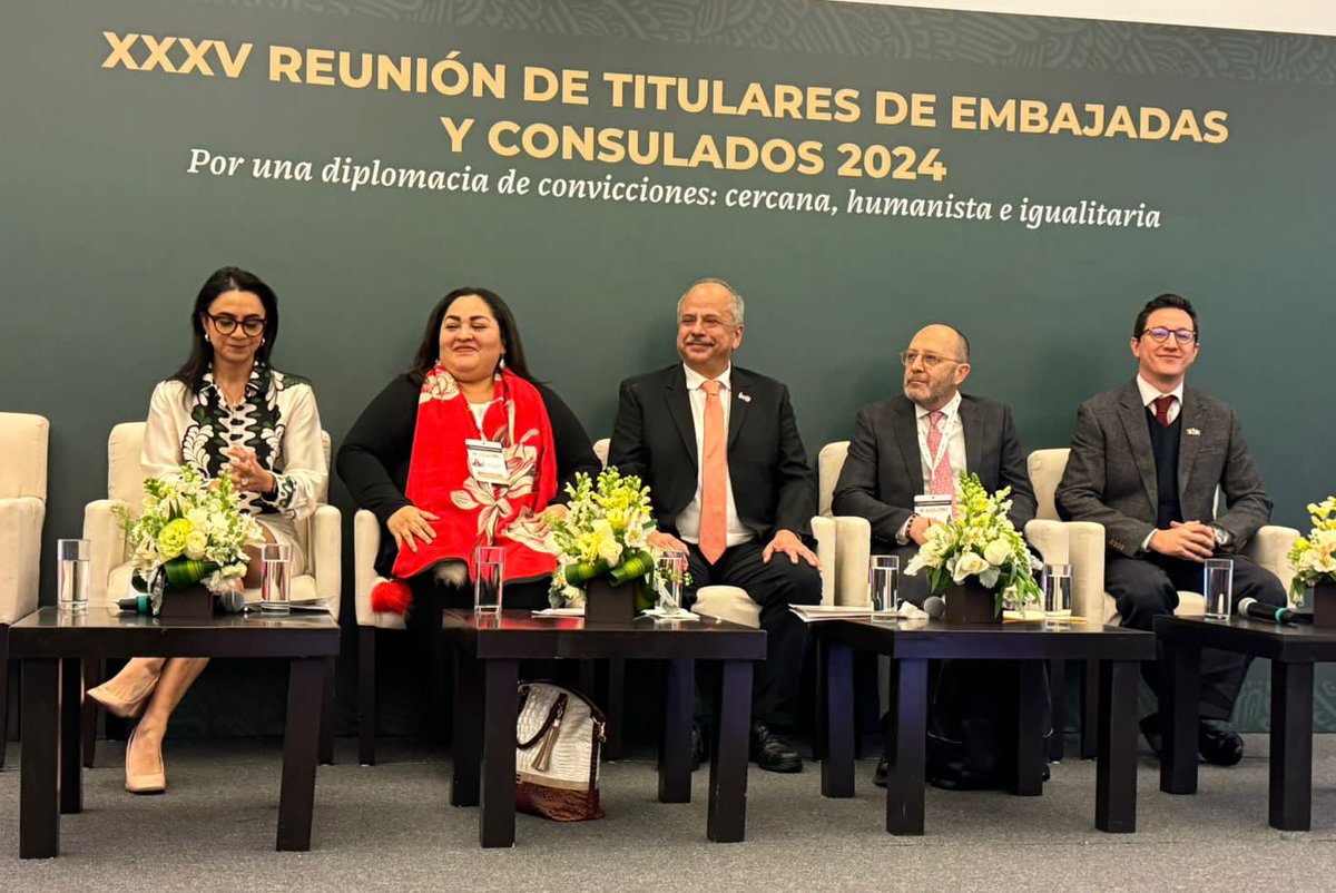 Presentamos a canciller <a href="/aliciabarcena/">Alicia Bárcena</a> y titulares de embajadas y consulados <a href="/SRE_mx/">Relaciones Exteriores</a> un resumen de logros, prioridades y retos <a href="/IME_SRE/">IMME</a> para atención de comunidades mexicanas. Un gusto compartir panel con los titulares de la trípode consular <a href="/vcalva/">Vanessa Calva Ruiz (she/ella)</a> y <a href="/jaime_vbt/">Jaime Vázquez Bracho T.</a> en la #REC2024 !!