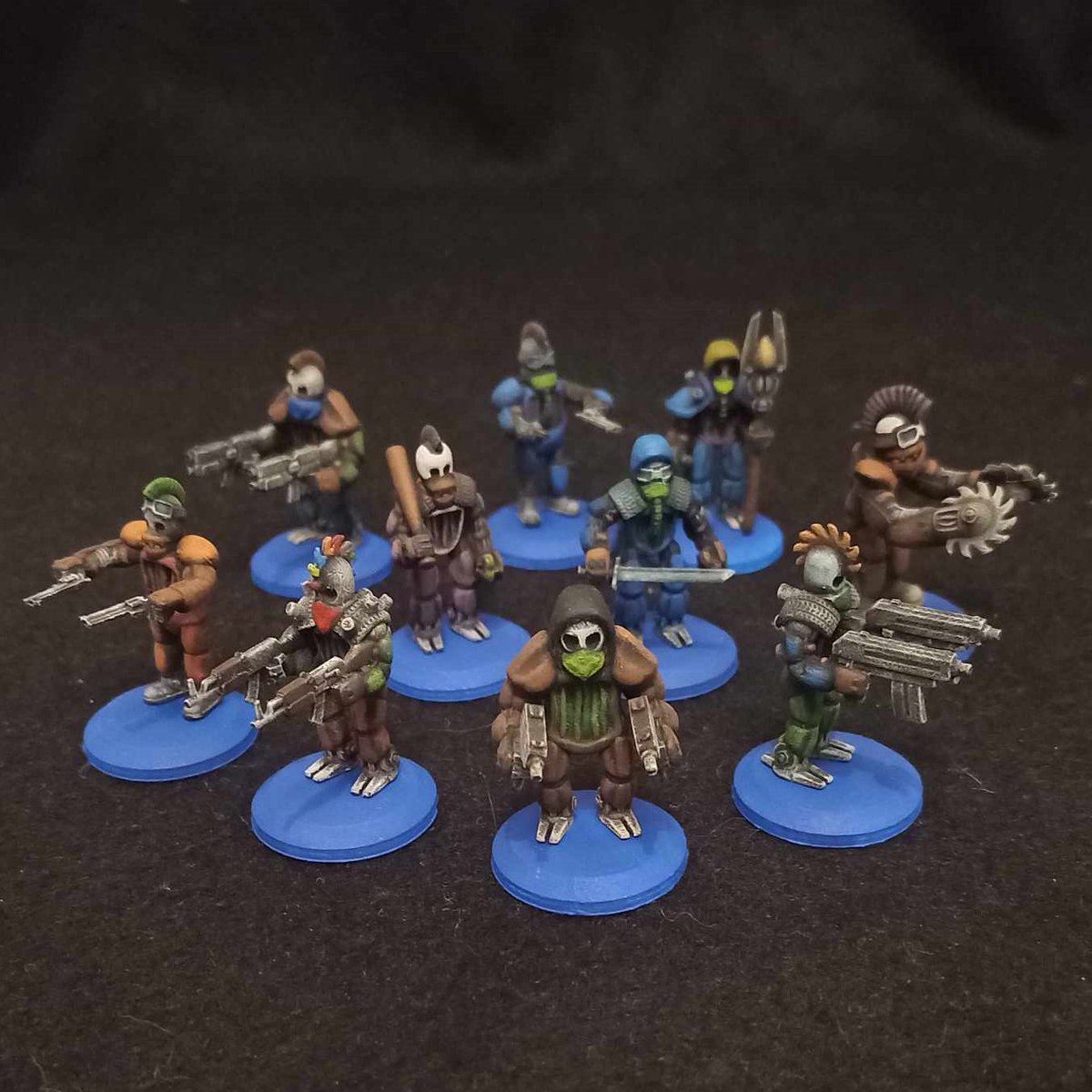 Blue team ready.

#forthegoldenegg #ibeliveicanfly #betabots #robot #robots #punk #scifi #scifiart #tabletop #tabletopgames #tabletopminiature #tabletopwargaming #wargame #wargames #wargaming #miniature #miniaturepainting #minipainting #3dprinting #3dprintingideas