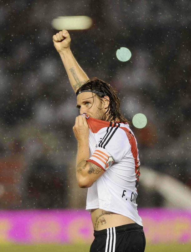 JRicordi's tweet photo. Pocos vuelven por amor.. https://t.co/KsRbCAExfU