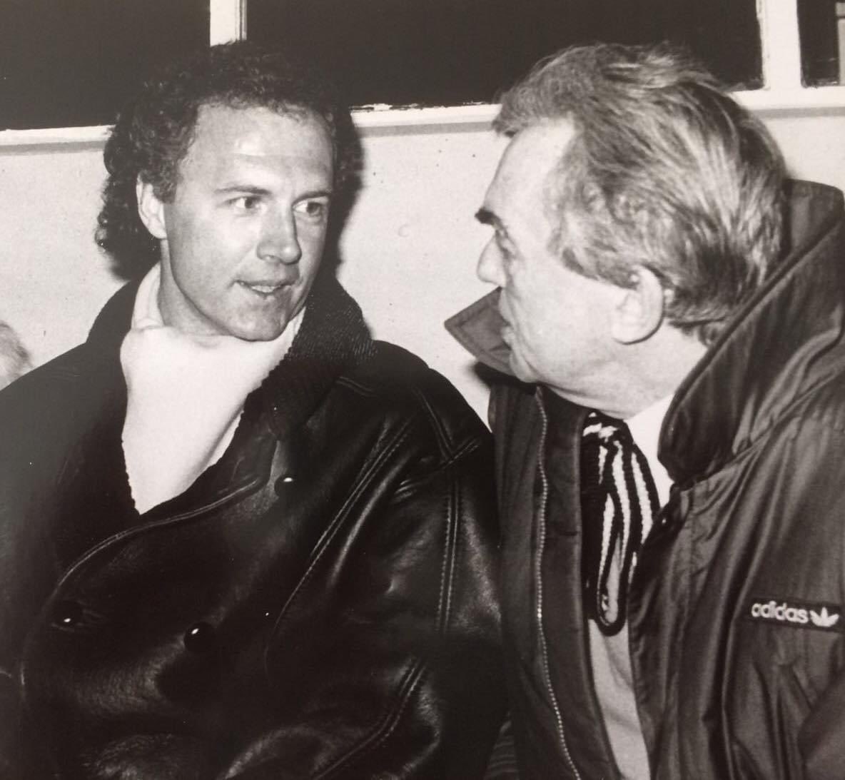 happel_ch's tweet photo. Mein Opa hat Franz Beckenbauer als „menschliche Ausnahmeerscheinung“ bezeichnet. Beckenbauer sagte über meinen Opa: „Alles, was Happel sagt, ist für mich ein Evangelium.“
Die beiden haben sich sehr geschätzt &amp; viel miteinander erreicht.
Servus Kaiser! #beckenbauer #ikone #hsv https://t.co/kLhudt556q