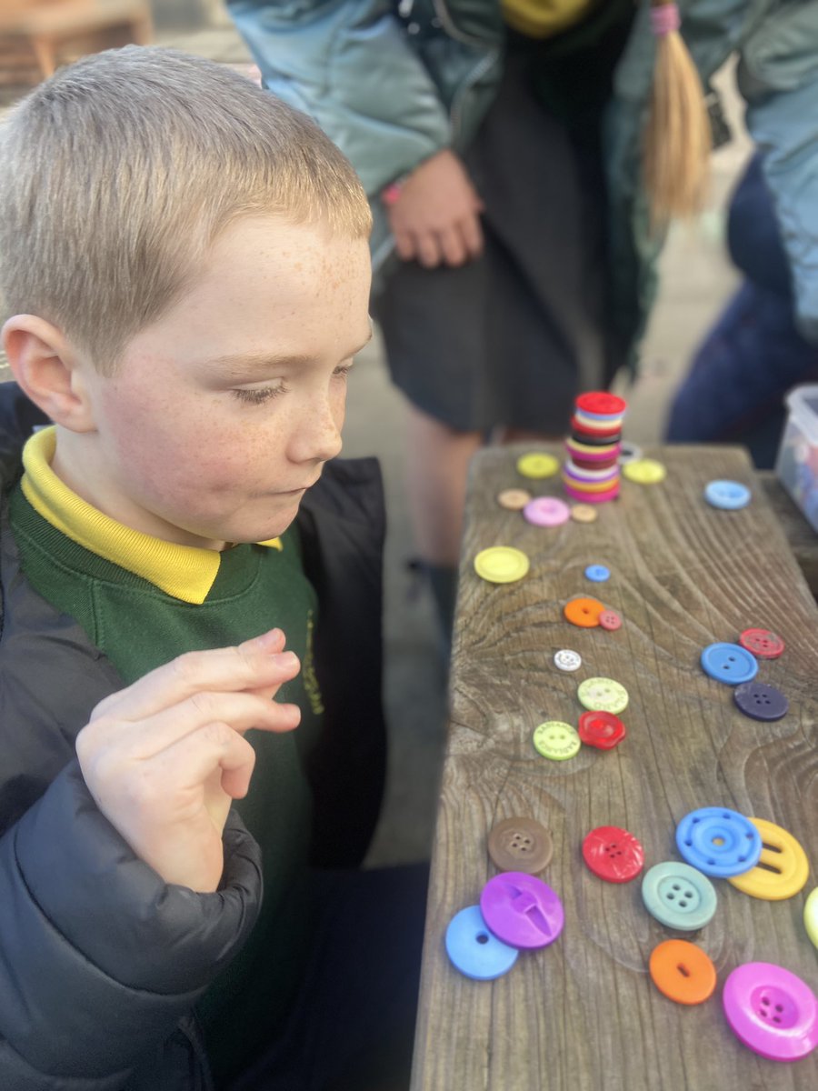 What a happy lunchtime! 🕺🏻👷🏽‍♀️🎨
Thank you, Steve from <a href="/Wellbeingedu/">Wellbeing Education</a>, for joining us today and helping us to launch our ‘Happy Lunchtimes’. Our children loved dancing, building and giving our playground a colourful makeover! 💚💛 #happylunchtime #dance #play #build #creativity