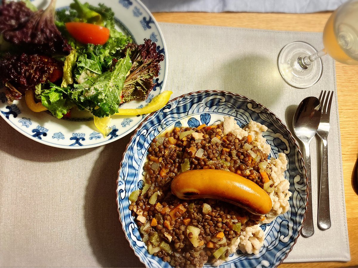 yukyarin618's tweet photo. 昨夜はドイツ🇩🇪家庭料理🍳リンゼンズッペ(レンズ豆のスープ)とシュペッツレ(ドイツ風パスタ)を作ってみた。なかなか美味しかった😋でも、難しすぎて二度と言えない料理名🤣

#Linseneintopf 
#Spatzle https://t.co/kvebd8HXzu