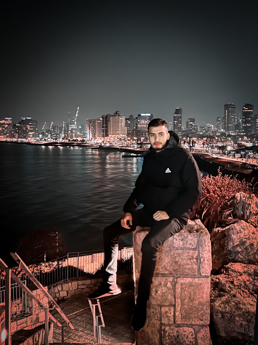 "لا تَقترب .. ما دُمت لن تَبقى."🖤