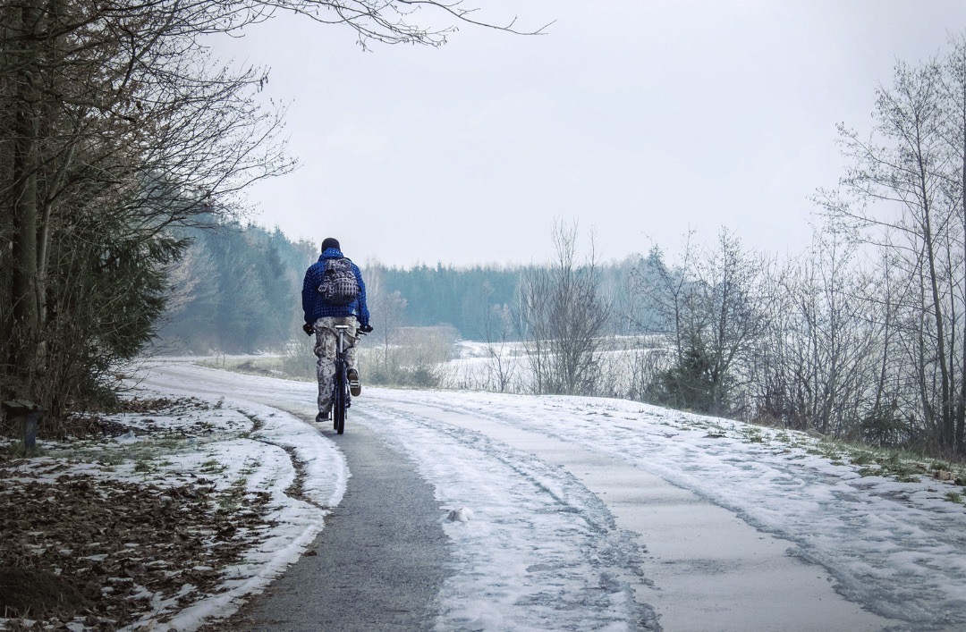 TonyLafazanis's tweet photo. It can be trickier to ride in the winter. See Cycle Toronto's helpful winter riding tips here: https://t.co/TQFrly2T3p 
#WinterRidingTips
#BikeSafety
#CycleToronto 
#AccidentLawyer
#PersonalInjuryLawyer 
#TLLawCanHelp https://t.co/gAH6sR474g