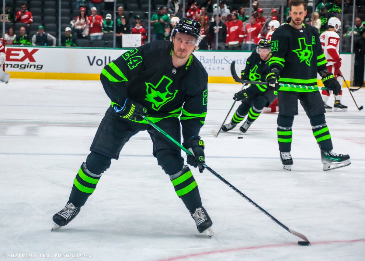 VOTES COUNT DOUBLE TODAY! 

RT TO CAST YOUR #NHLALLSTARVOTE FOR  #JASONROBERTSON &amp; #ROOPEHINTZ OF THE @DALLASSTARS!

#TEXASHOCKEY