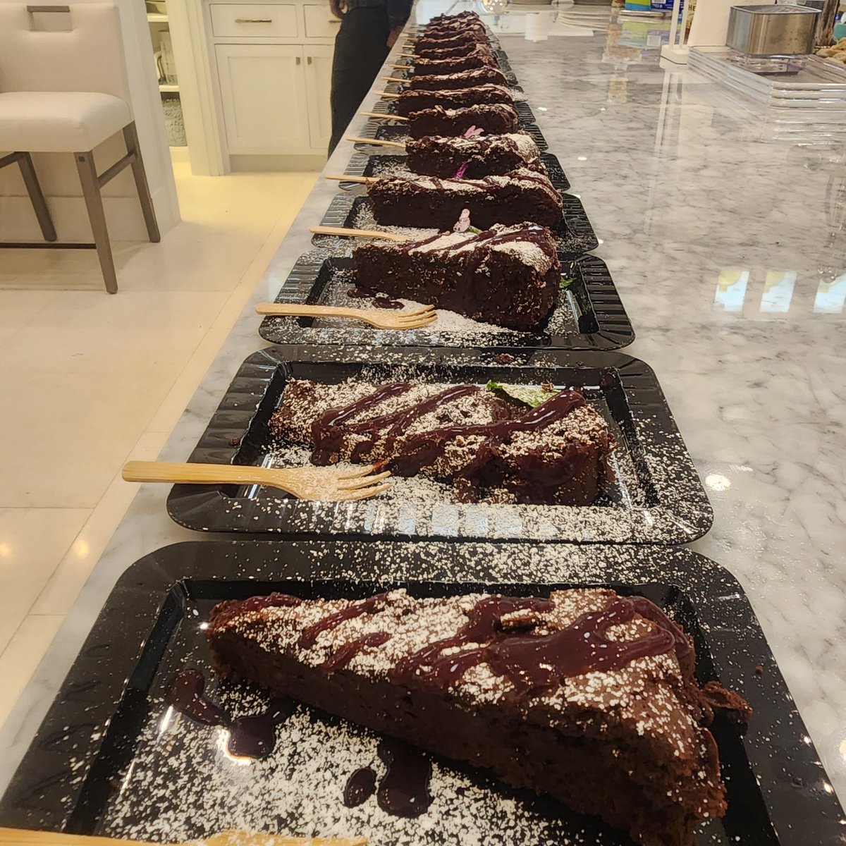 ChefIrie's tweet photo. Chocolate torte with wild cherry 🍒 sauce dusted with confectioners sugar. #chocolatetorte #wildcherry #dessert #chefirie https://t.co/4rzMrGj8mS
