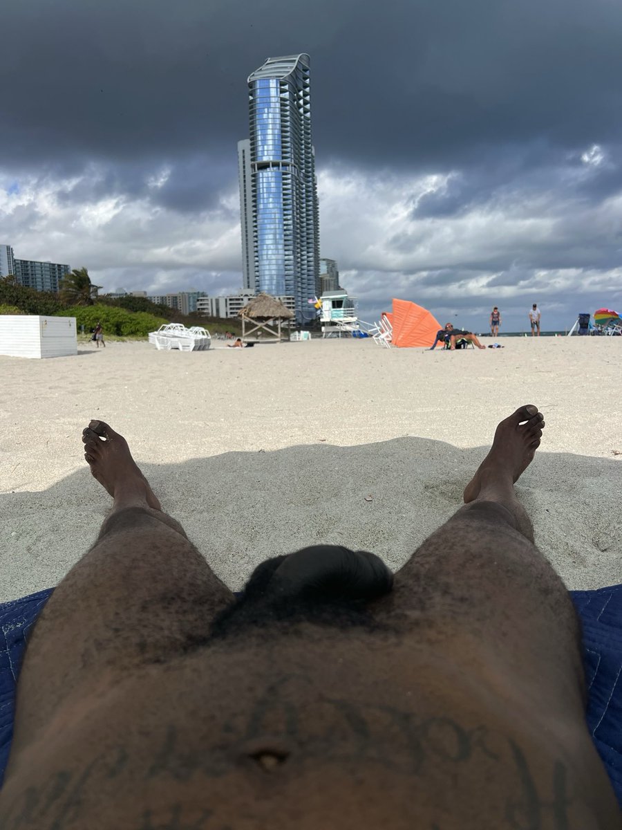 ReallyTooNice's tweet photo. I love the nude beach๐คท๐พโโ๏ธ #dalongway https://t.co/dPALJnzRqj
