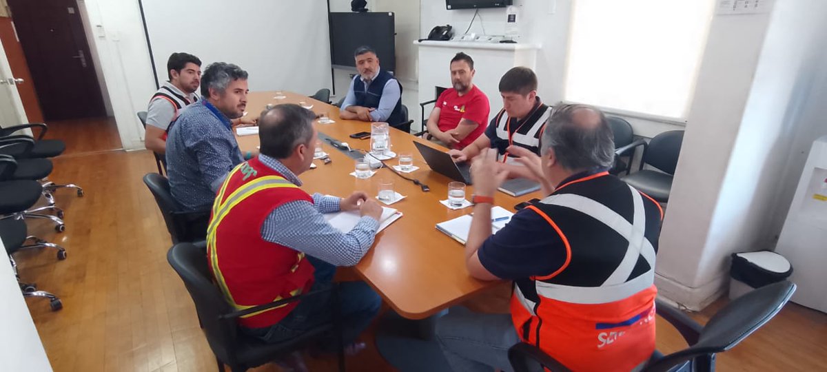 ¡Seguimos avanzando en la prevención de los incendios forestales!
Hoy el seremi <a href="/claudio2m/">Claudio Martínez Molina</a> se reunió con <a href="/Senapred/">SENAPRED</a> #OHiggins  y <a href="/conaf_ohiggins/">CONAF O'Higgins</a> para dar conocer el oficio de la <a href="/SEC_cl/">Superintendencia de Electricidad y Combustibles</a> sobre la vegetación existente en las proximidades de las líneas eléctricas.